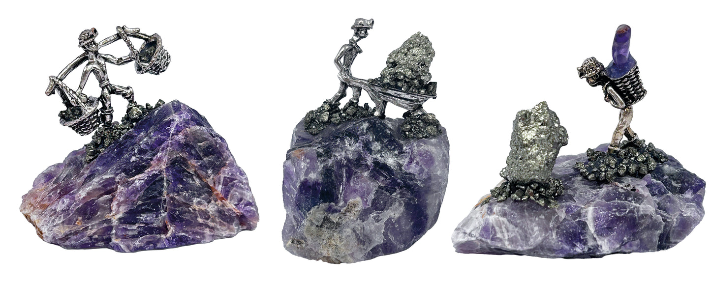 Figurine de chercheur d’or sur fluorite avec pyrite