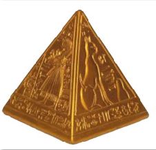 Pyramide égyptienne décorative dorée