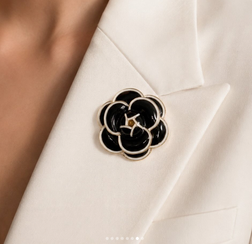 Broche Fleur de Camélia Noire