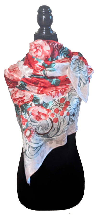 Foulard soyeux à motifs floraux
